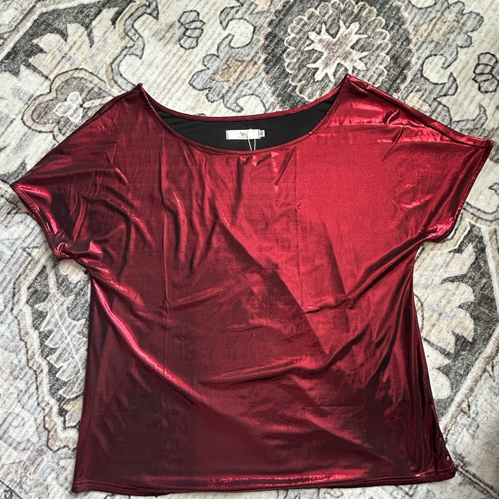 Women's Metallic Scoop Neck Top in Shimmering Red